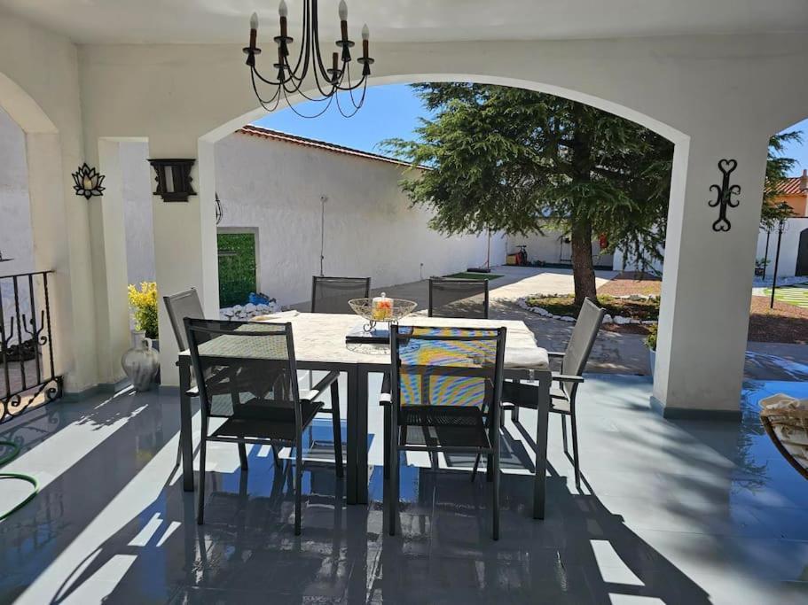 La Casa Del Arbol Villa Fuentiduena de Tajo Exterior photo